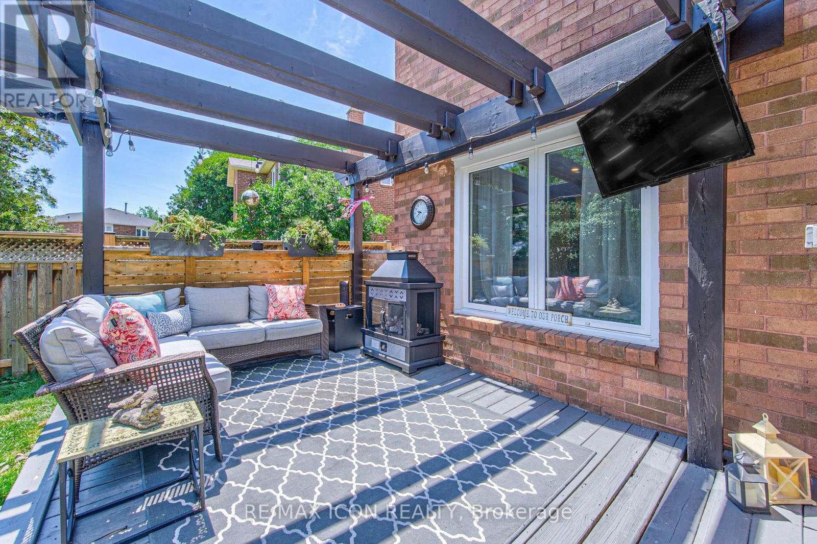 15 HALL CRESCENT - 41