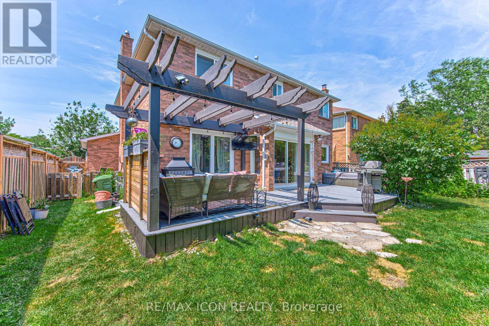 15 HALL CRESCENT - 47