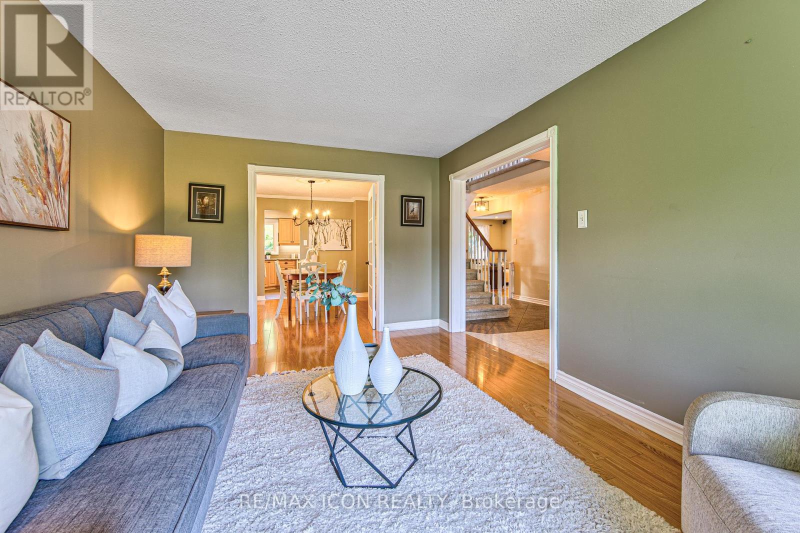 15 HALL CRESCENT - 6