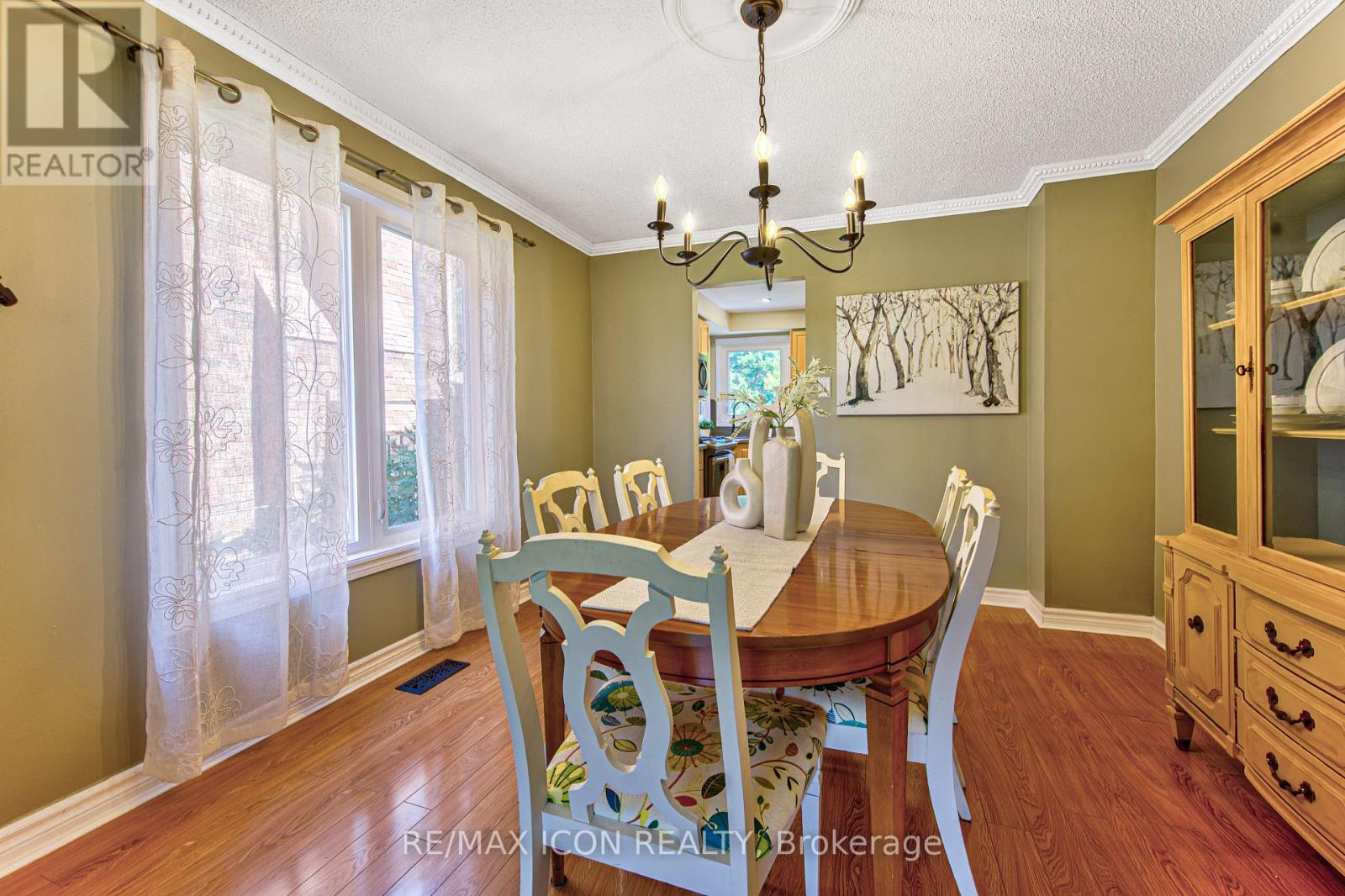15 HALL CRESCENT - 7