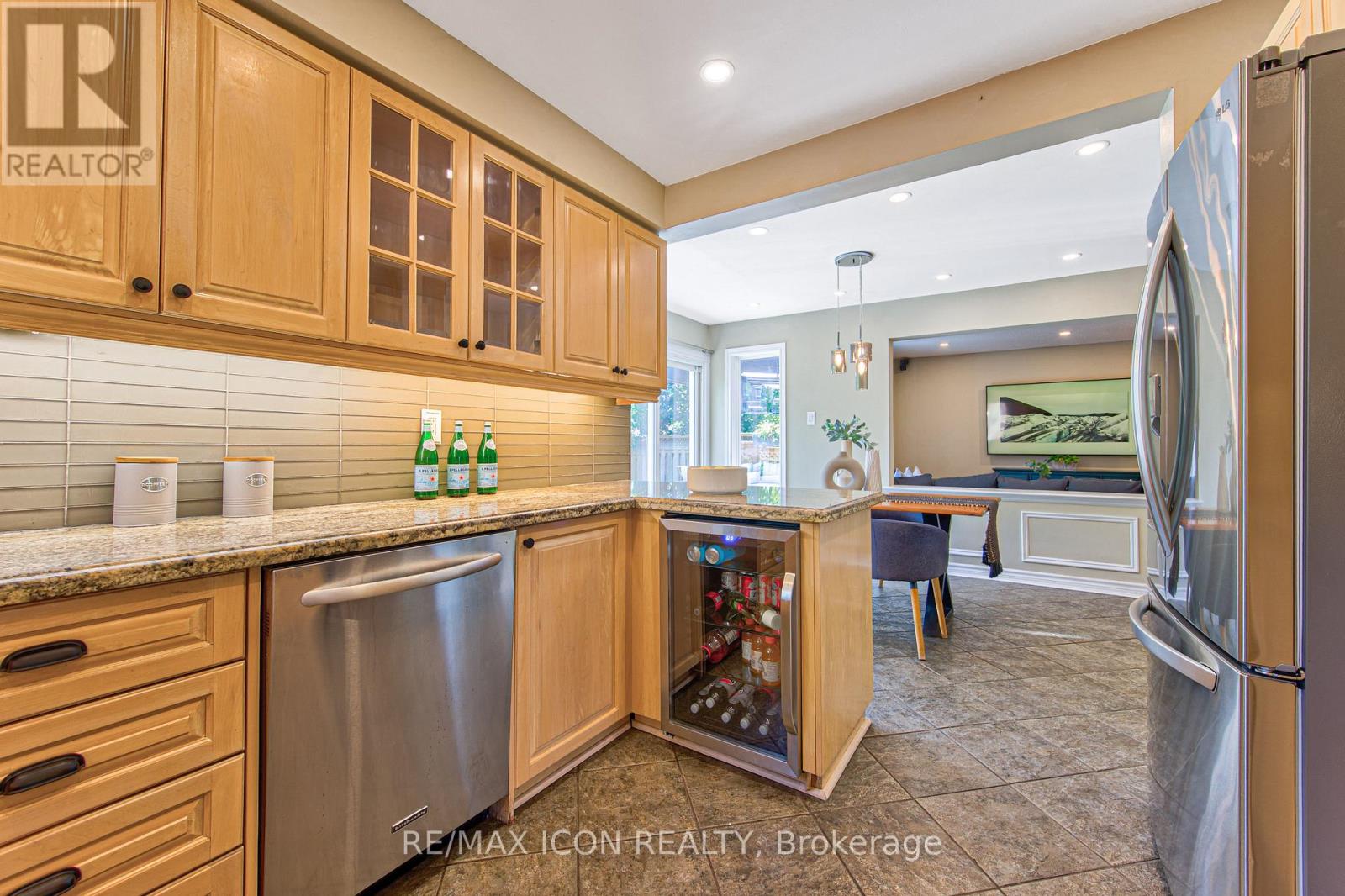 15 HALL CRESCENT - 9
