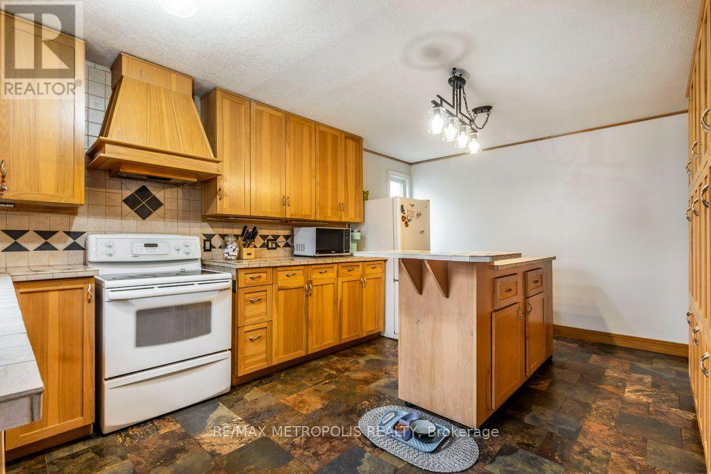269 BURNETT AVENUE - 10