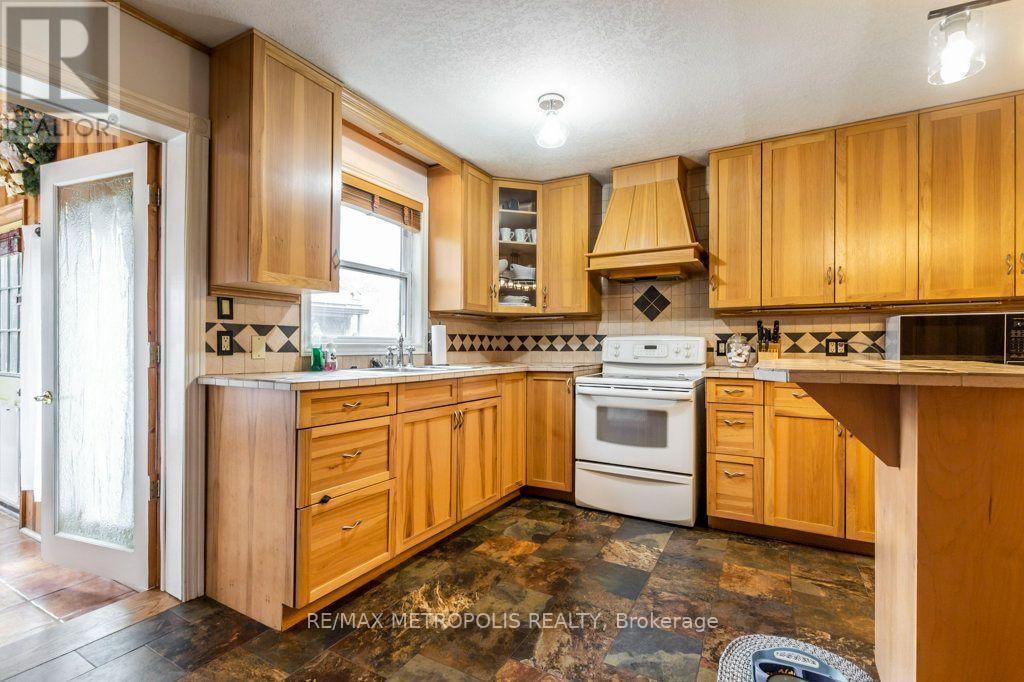 269 BURNETT AVENUE - 11