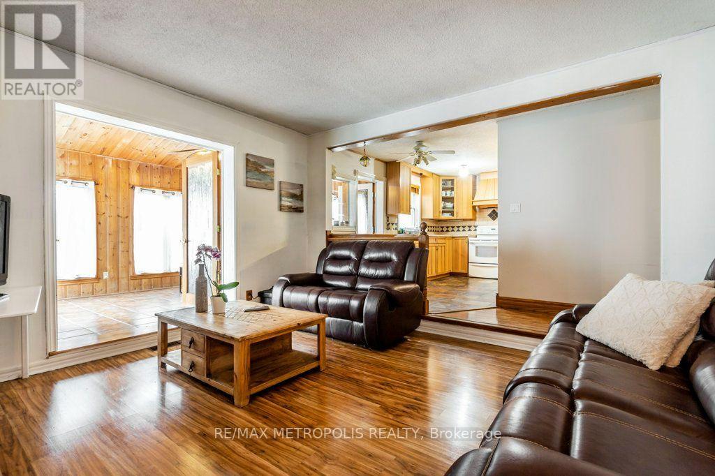 269 BURNETT AVENUE - 13