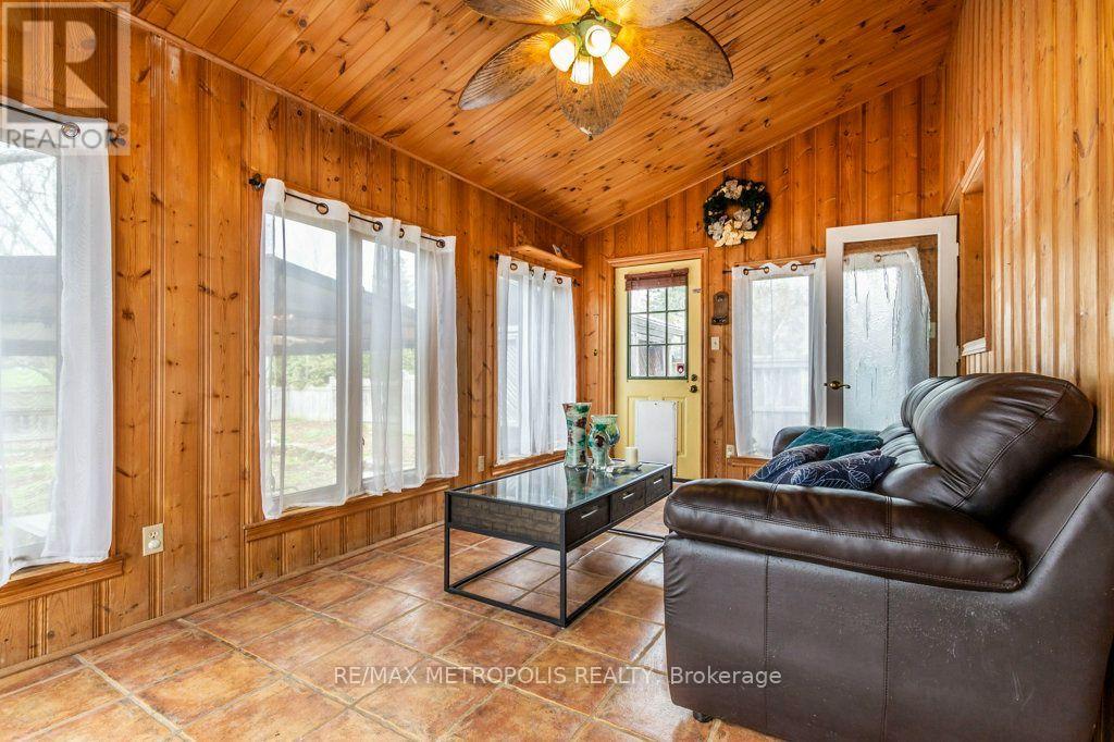 269 BURNETT AVENUE - 15