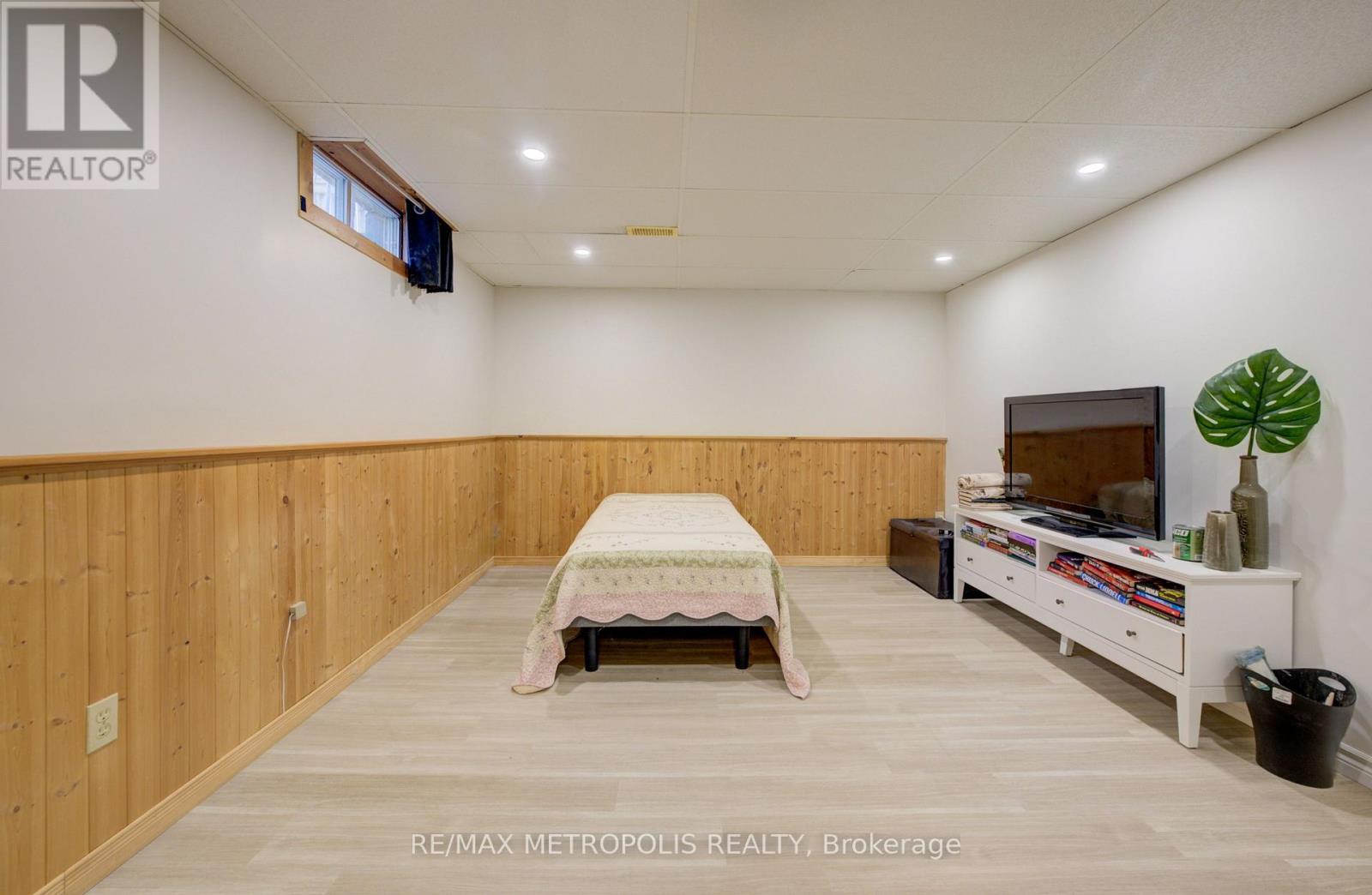269 BURNETT AVENUE - 27