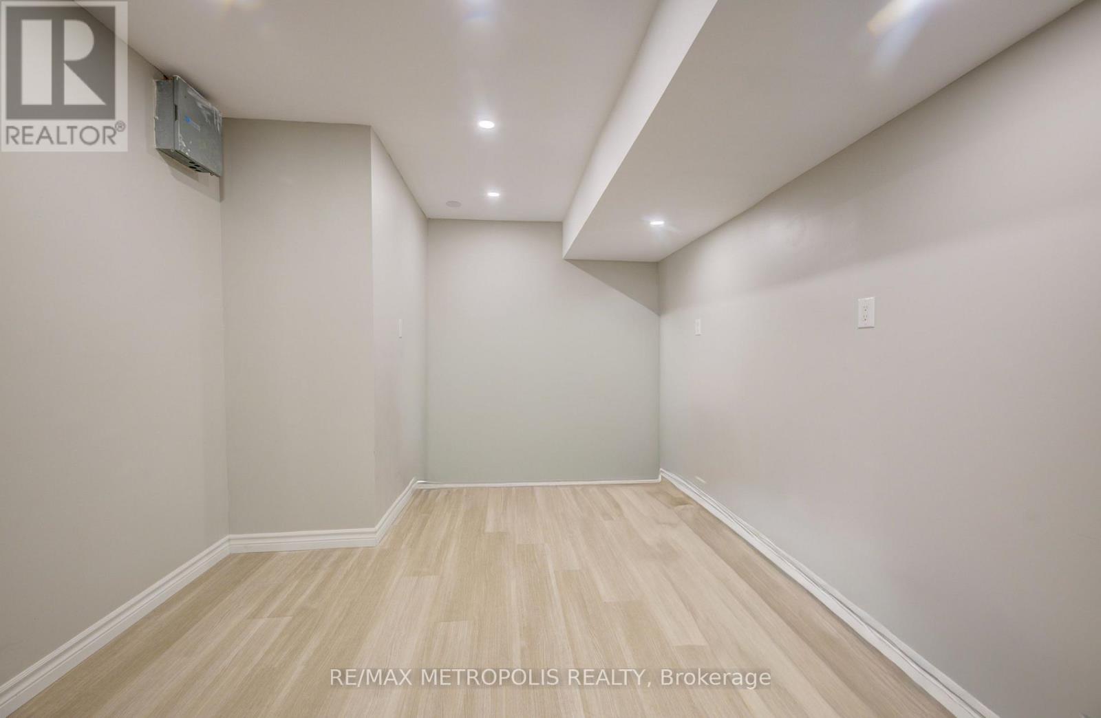 269 BURNETT AVENUE - 28