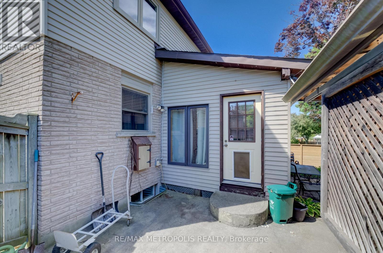 269 BURNETT AVENUE - 36