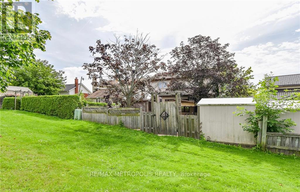 269 BURNETT AVENUE - 40