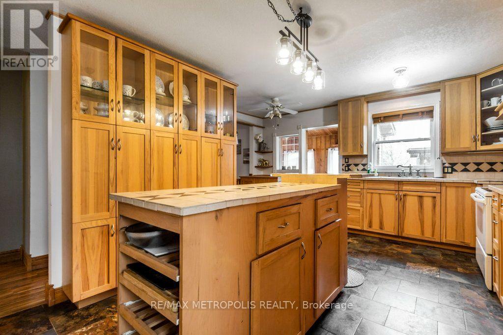 269 BURNETT AVENUE - 8