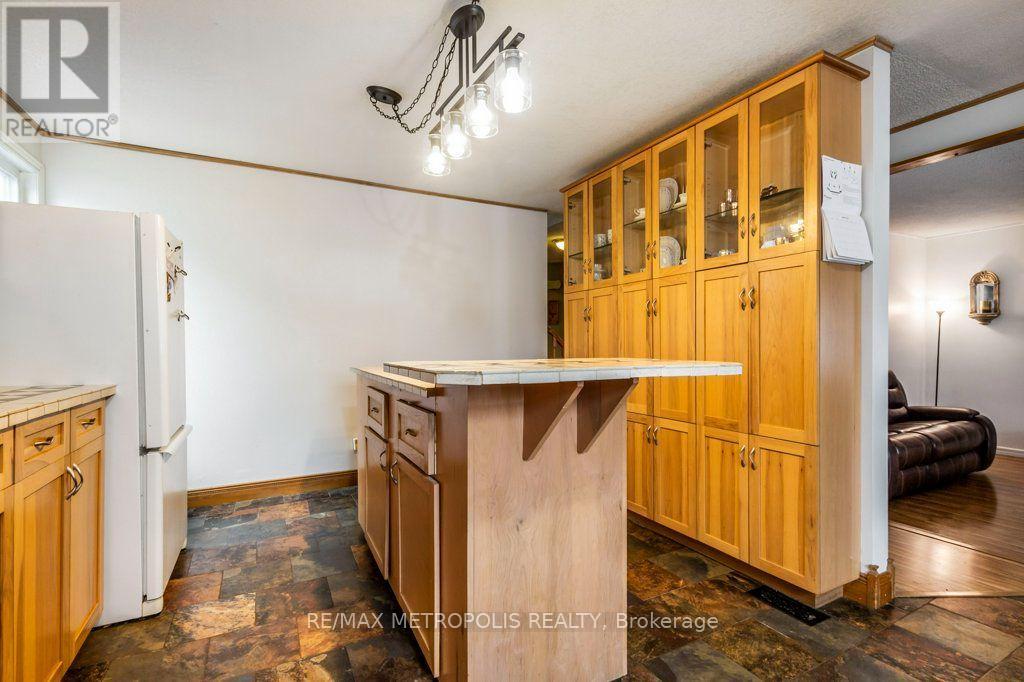 269 BURNETT AVENUE - 9