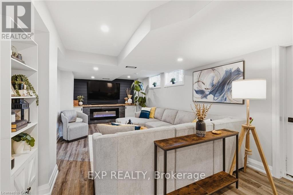 120 ELGIN CRESCENT - 1