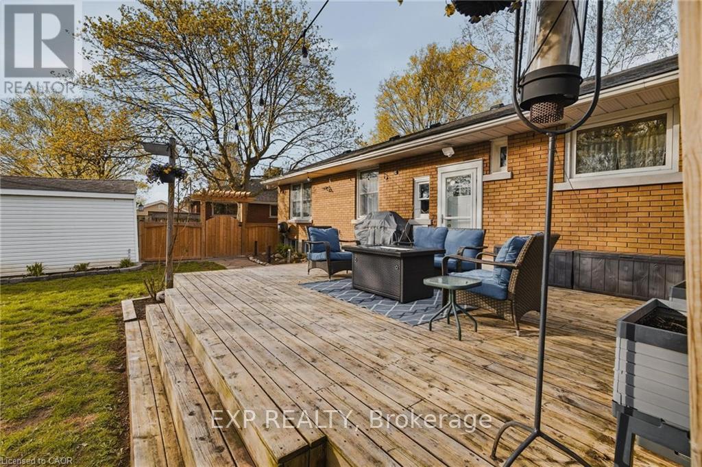 120 ELGIN CRESCENT - 27
