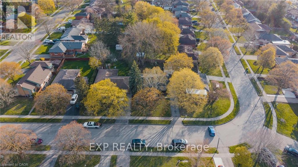120 ELGIN CRESCENT - 35
