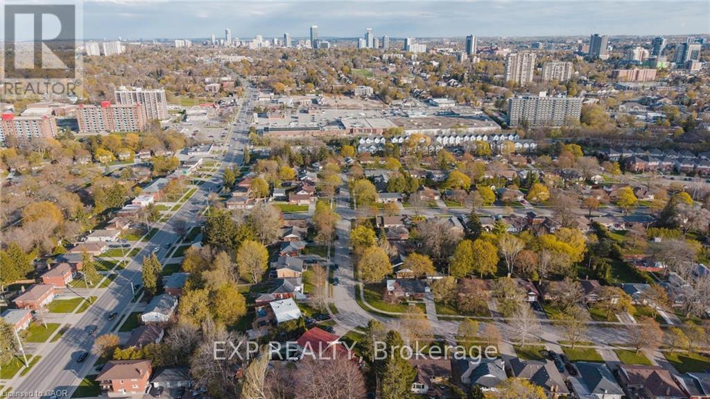 120 ELGIN CRESCENT - 37