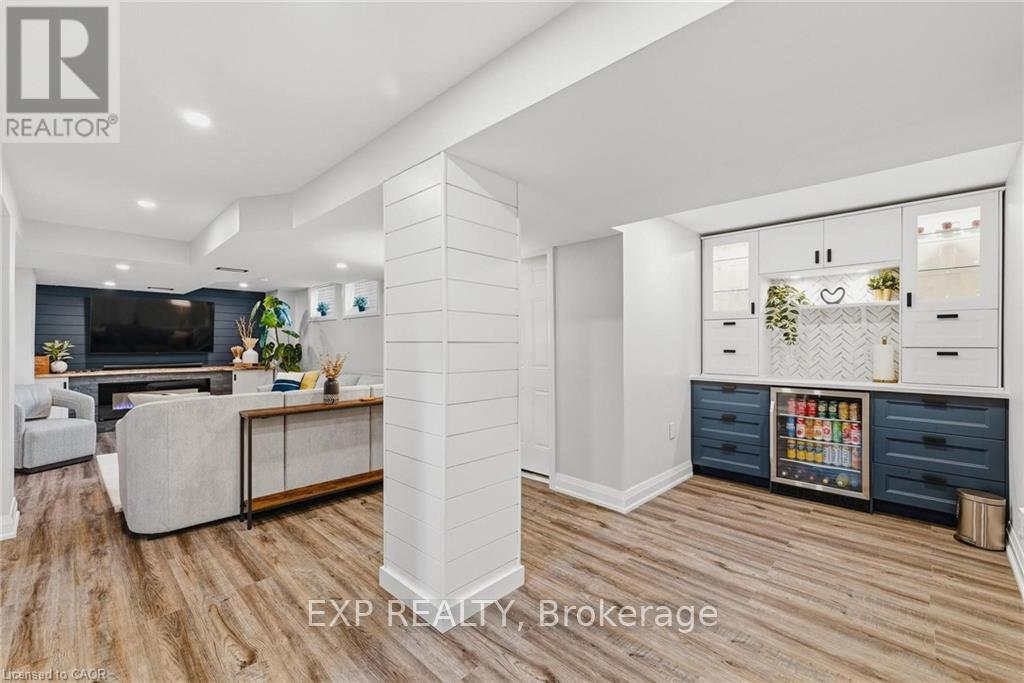 120 ELGIN CRESCENT - 4