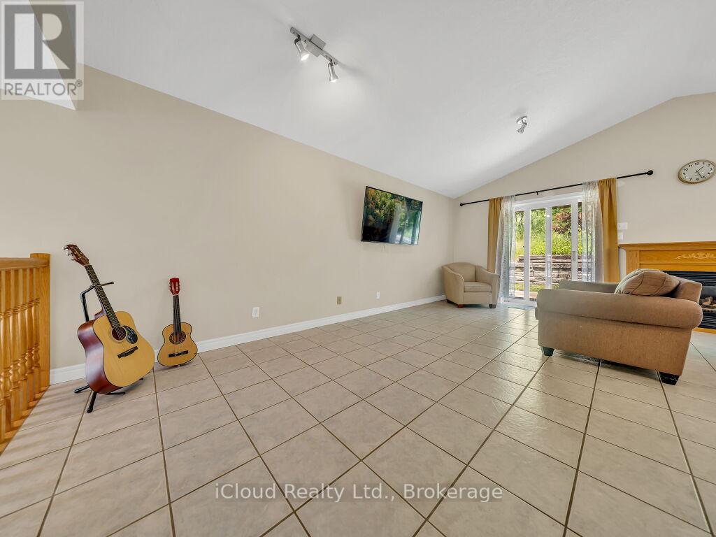 308 KEEWATIN AVENUE - 10