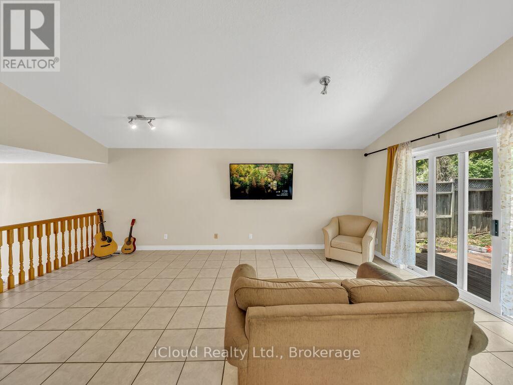 308 KEEWATIN AVENUE - 11