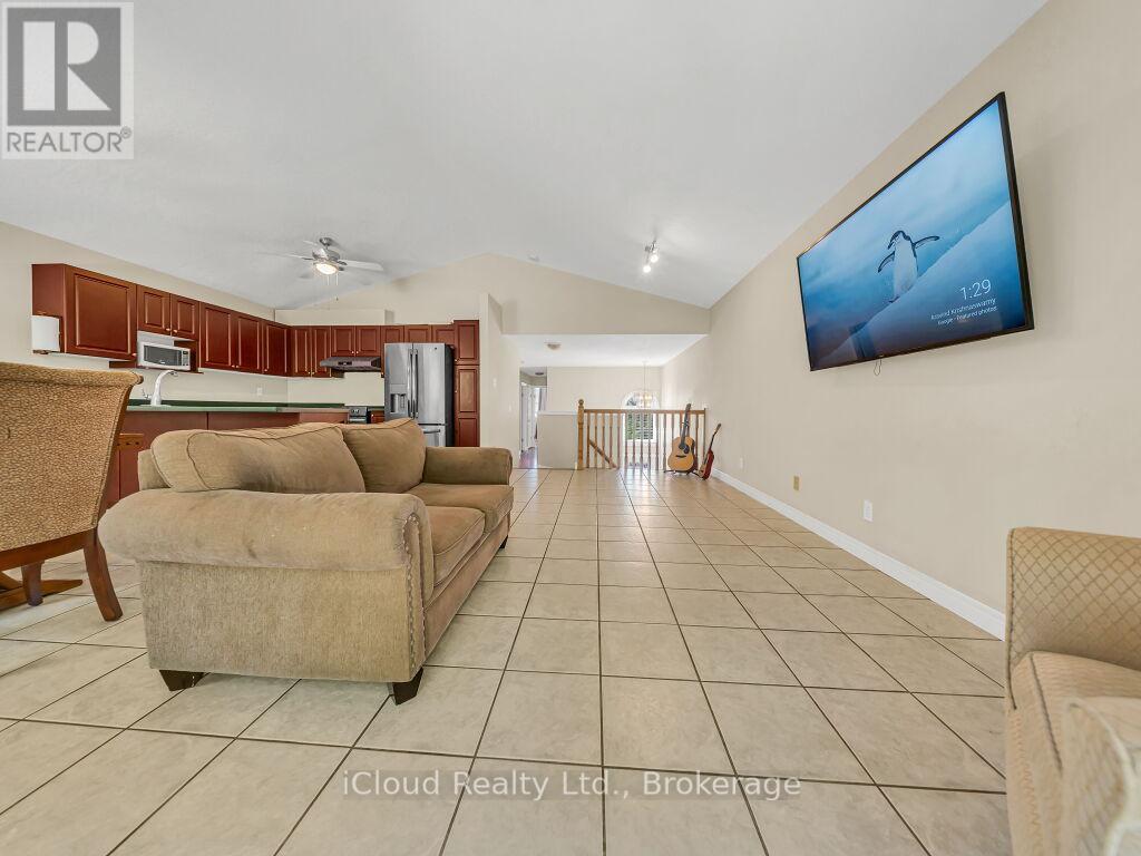 308 KEEWATIN AVENUE - 12