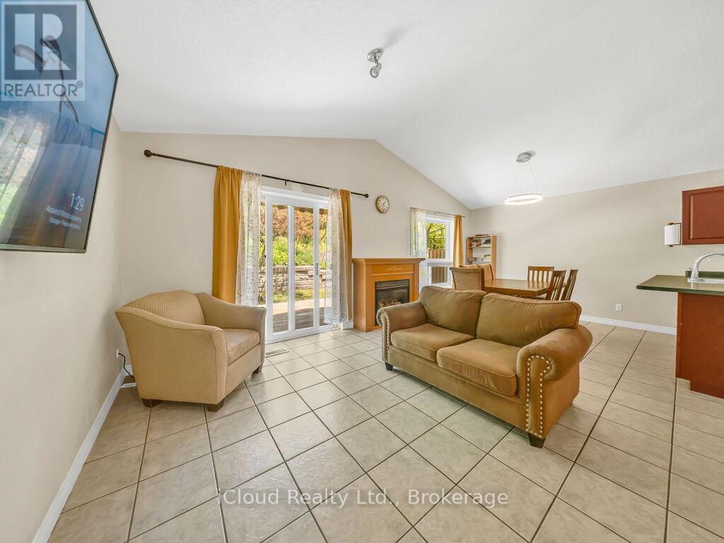 308 KEEWATIN AVENUE - 13
