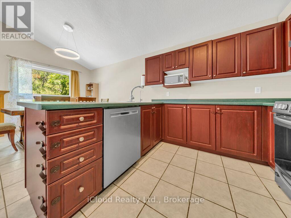 308 KEEWATIN AVENUE - 15