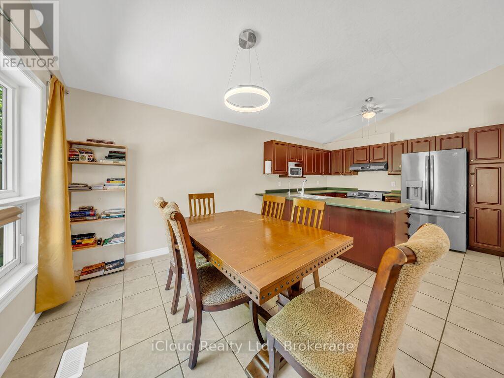 308 KEEWATIN AVENUE - 20
