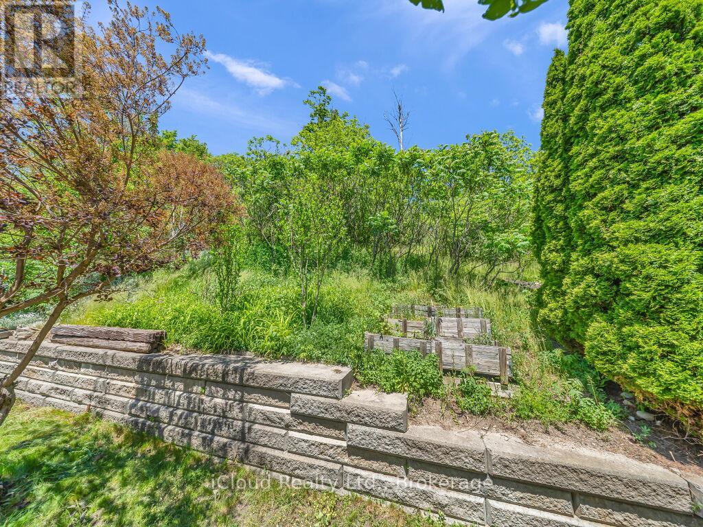 308 KEEWATIN AVENUE - 35