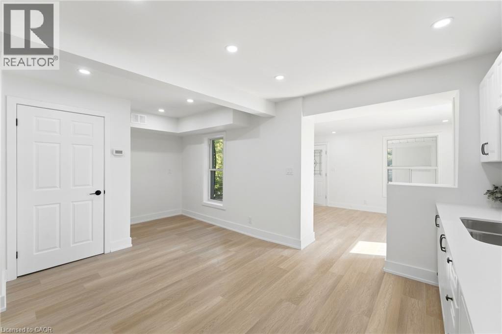 968 MAIN Street E - 21