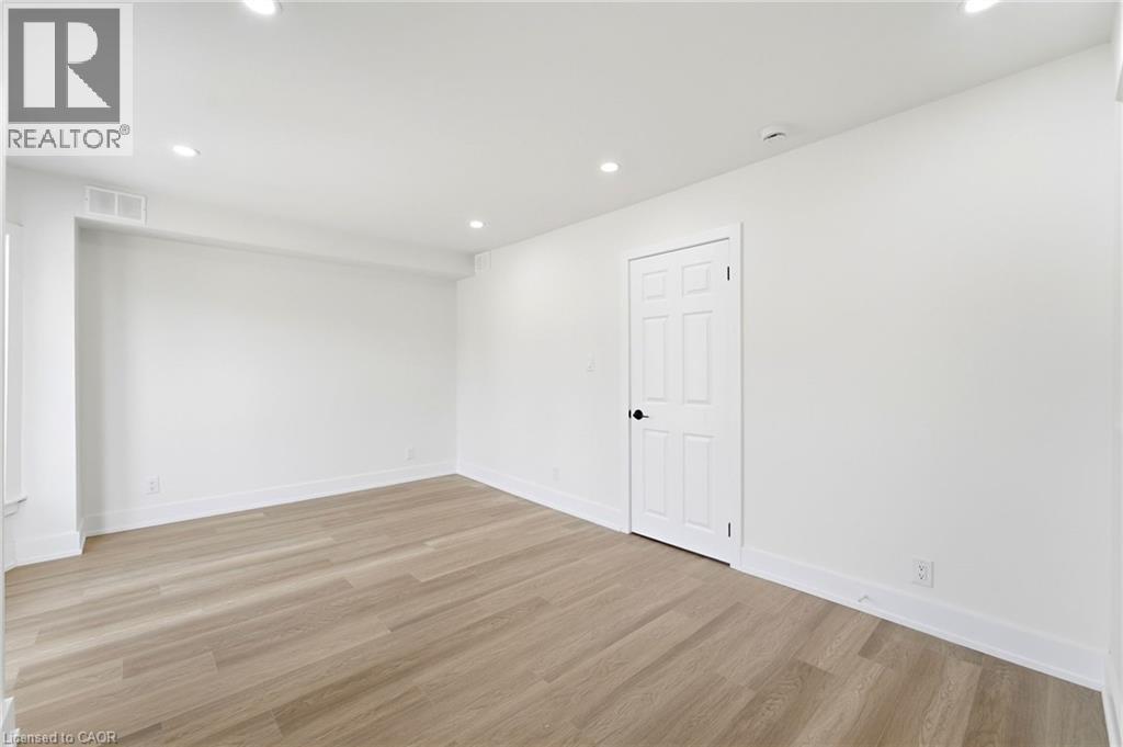968 MAIN Street E - 19