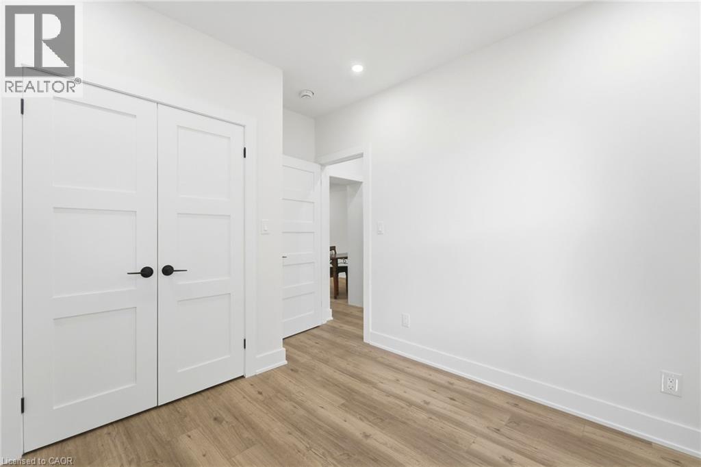 968 MAIN Street E - 16