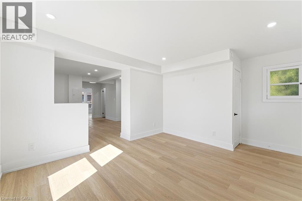 968 MAIN Street E - 23