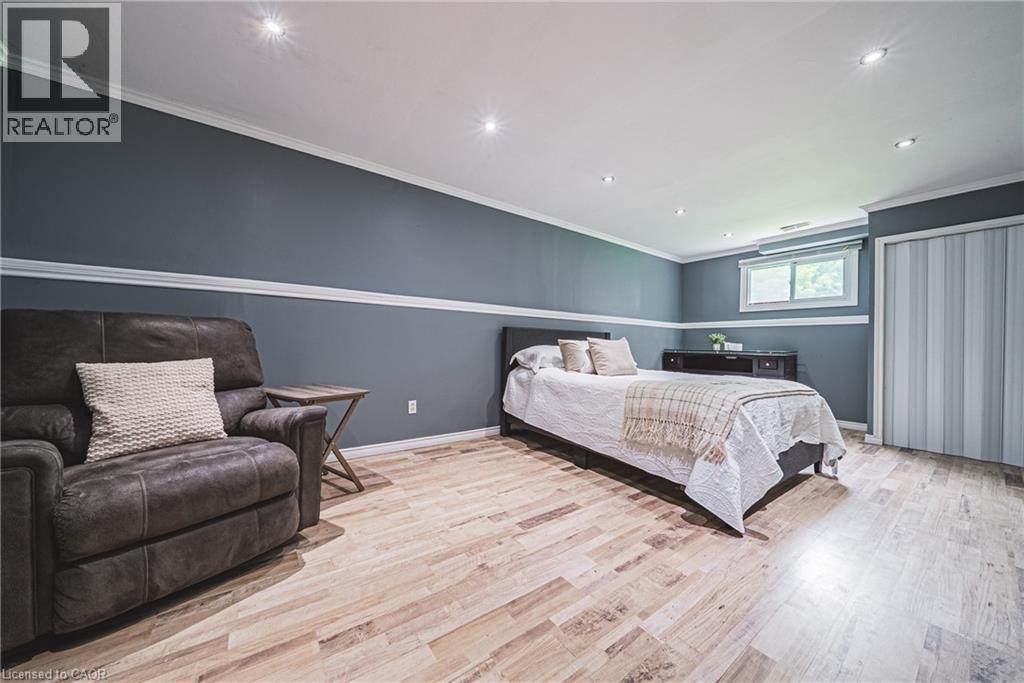 27 LUDLOW Crescent - 31