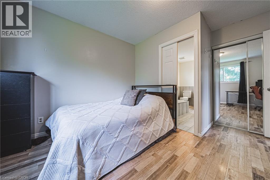 27 LUDLOW Crescent - 23