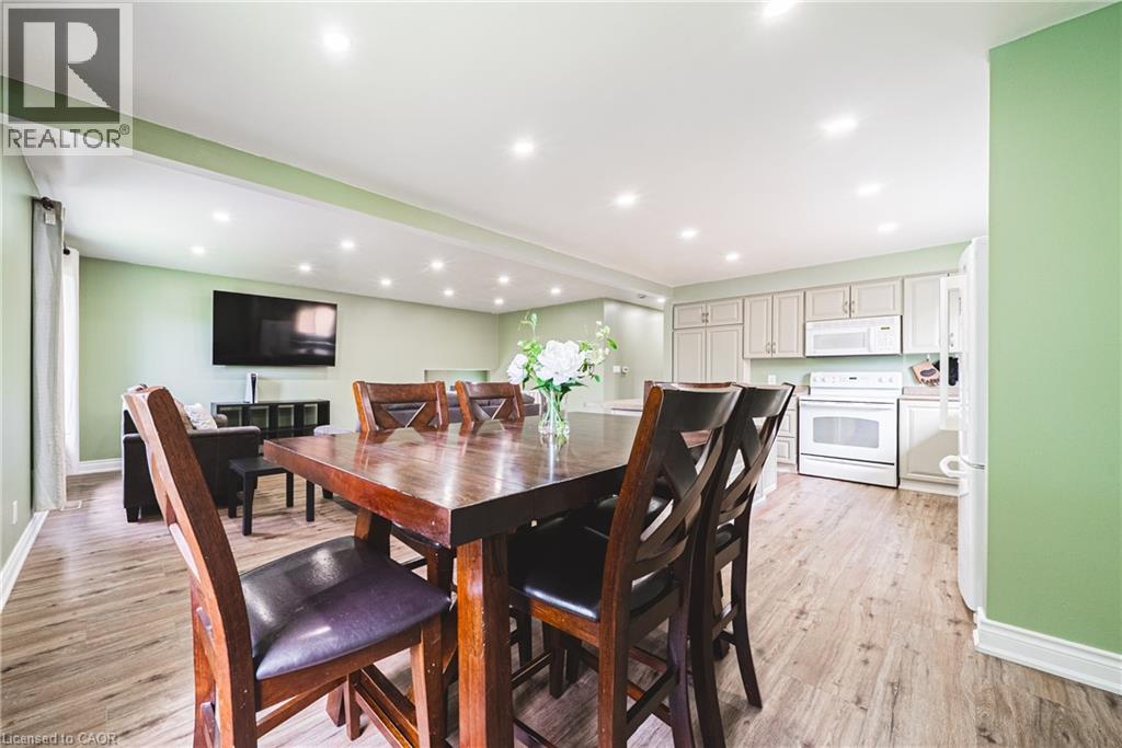 27 LUDLOW Crescent - 12