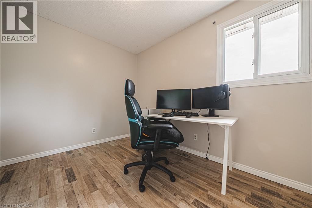 27 LUDLOW Crescent - 24