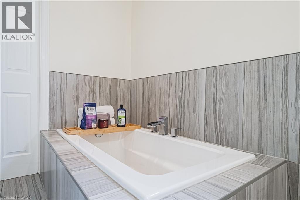 27 LUDLOW Crescent - 18