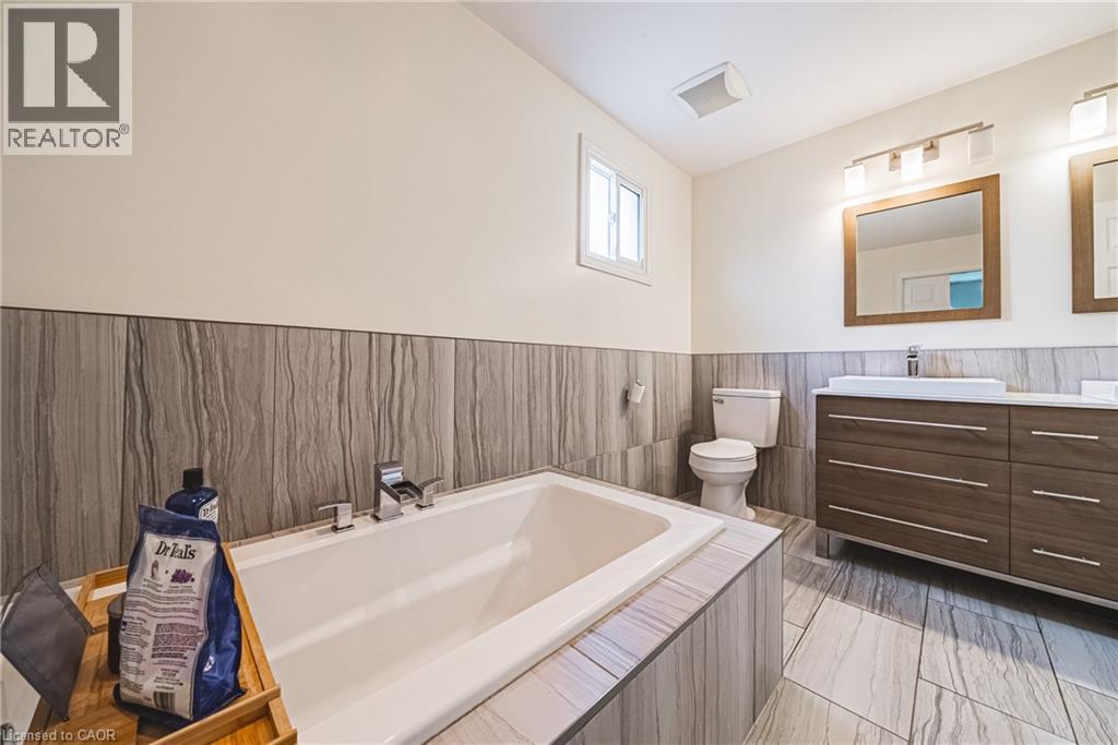 27 LUDLOW Crescent - 21
