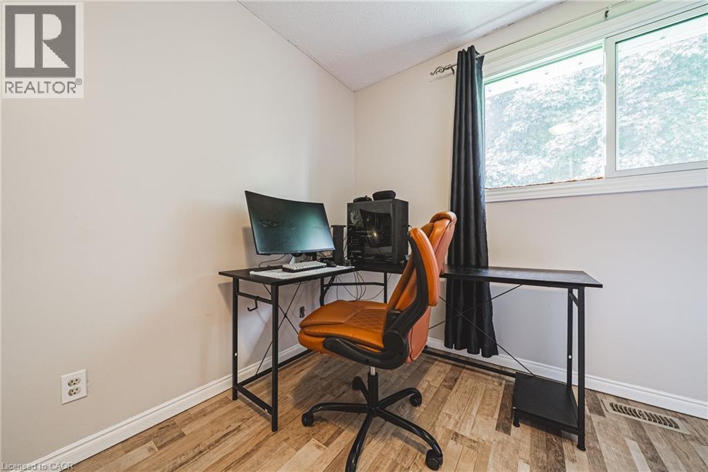 27 LUDLOW Crescent - 22