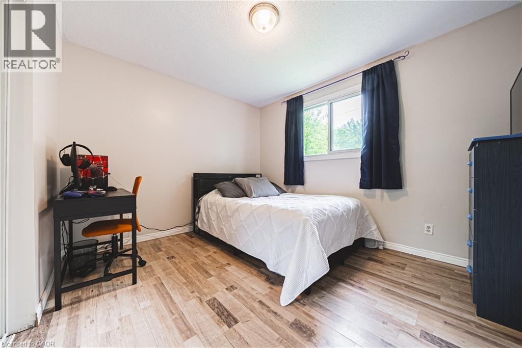 27 LUDLOW Crescent - 30