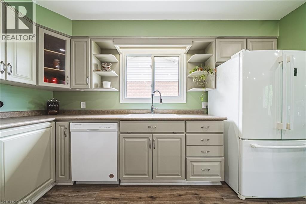 27 LUDLOW Crescent - 14