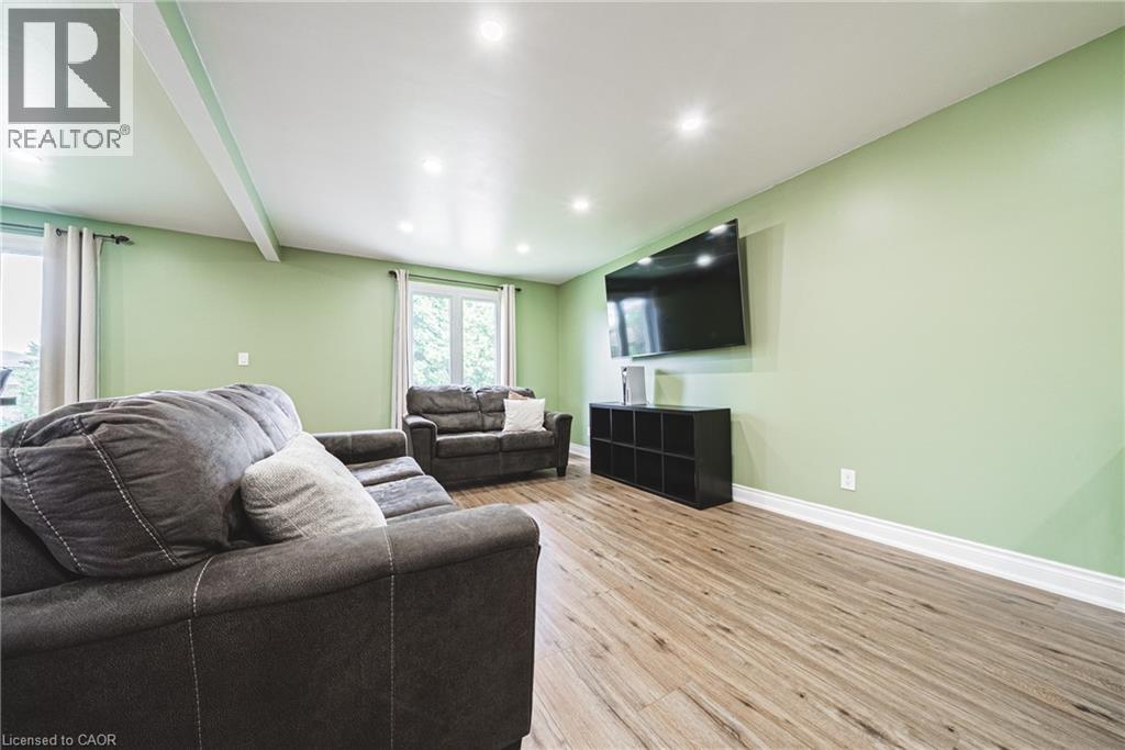 27 LUDLOW Crescent - 6