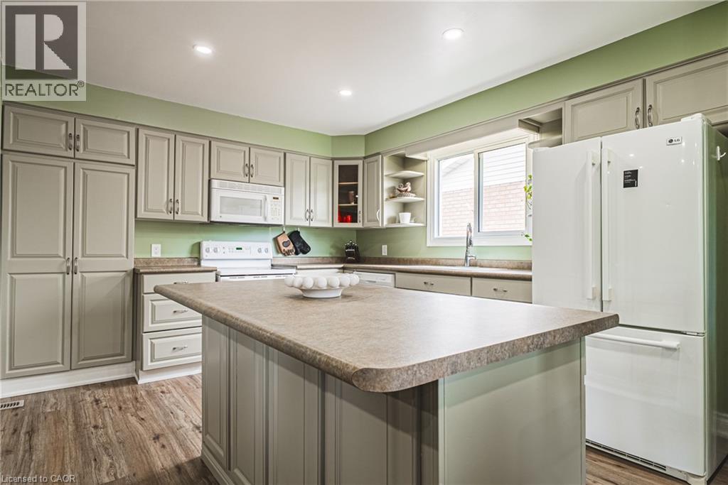 27 LUDLOW Crescent - 9