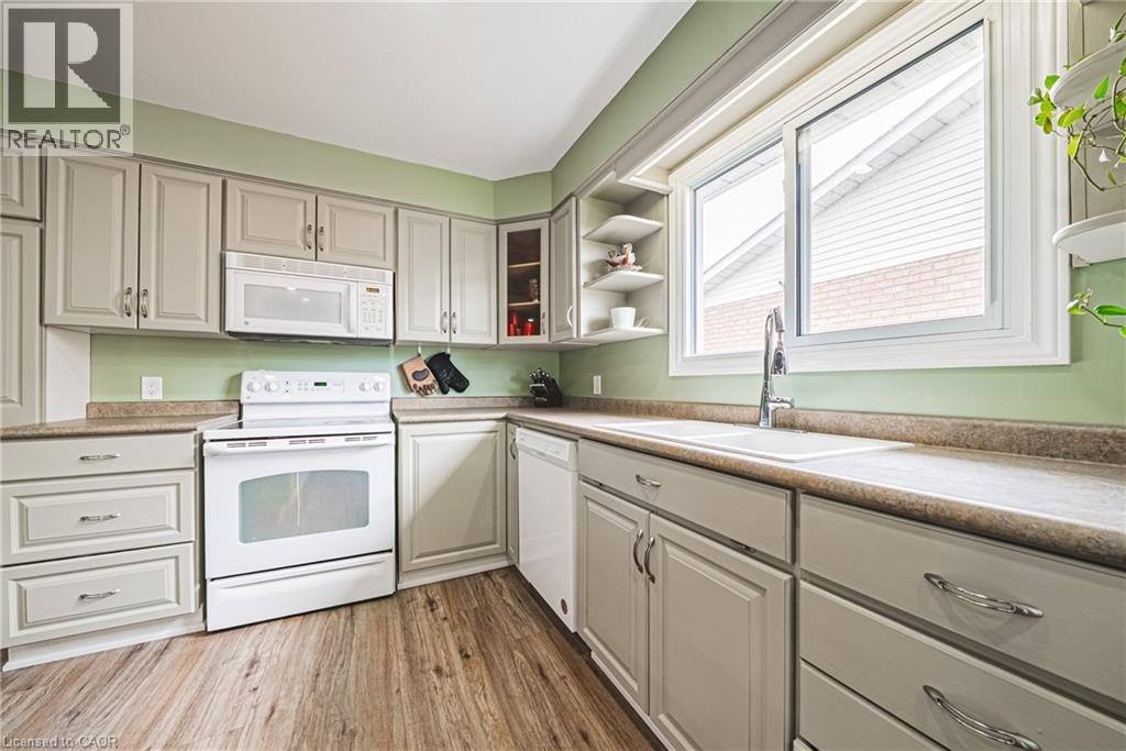 27 LUDLOW Crescent - 13