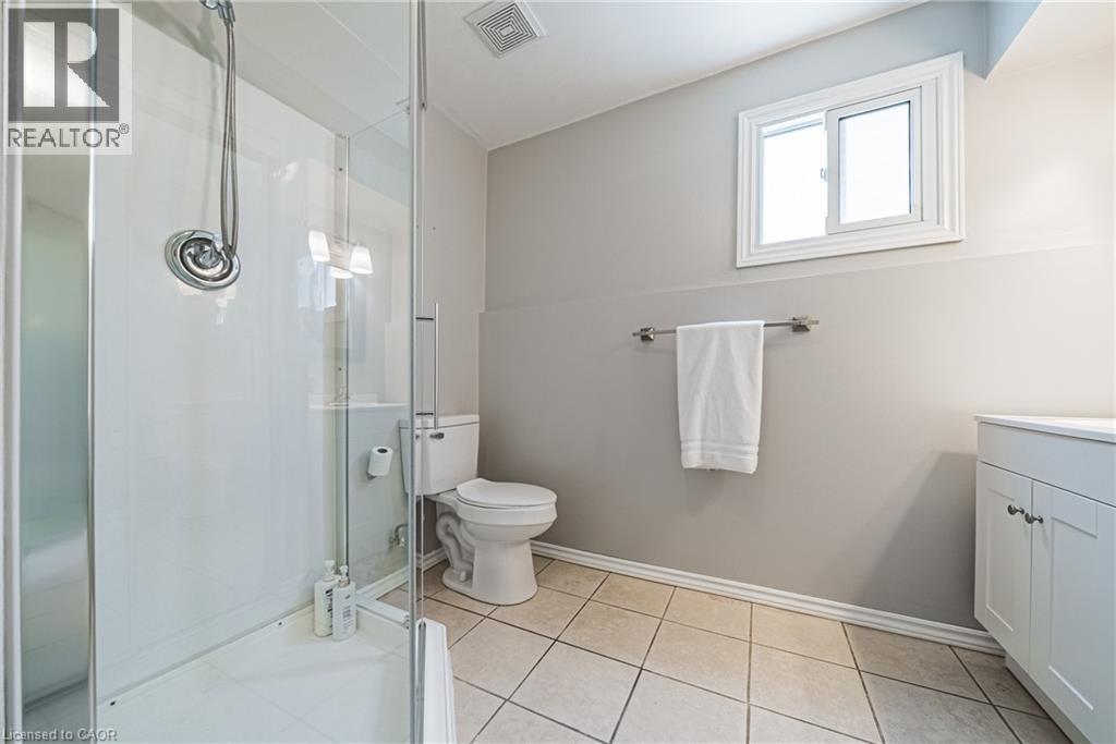 27 LUDLOW Crescent - 34