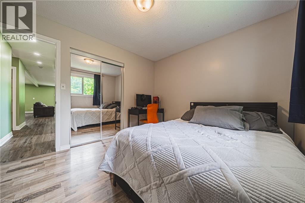 27 LUDLOW Crescent - 27