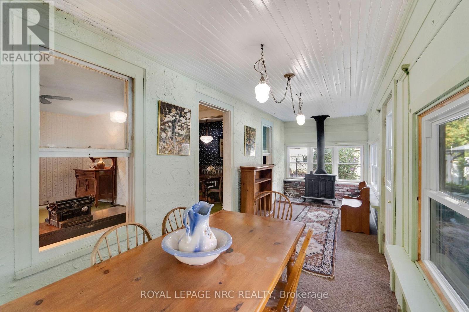 6511 RIALL STREET - 35