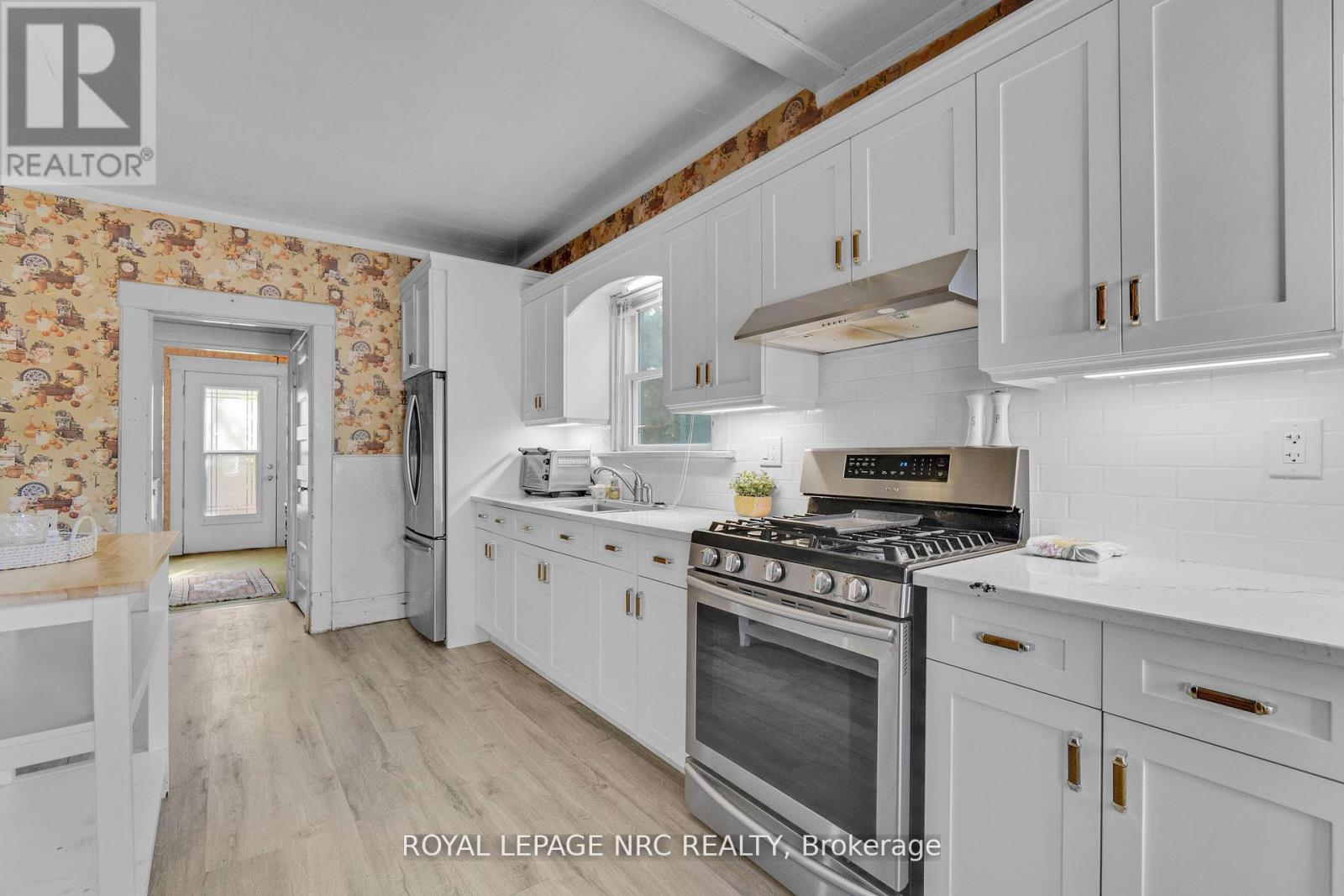 6511 RIALL STREET - 9