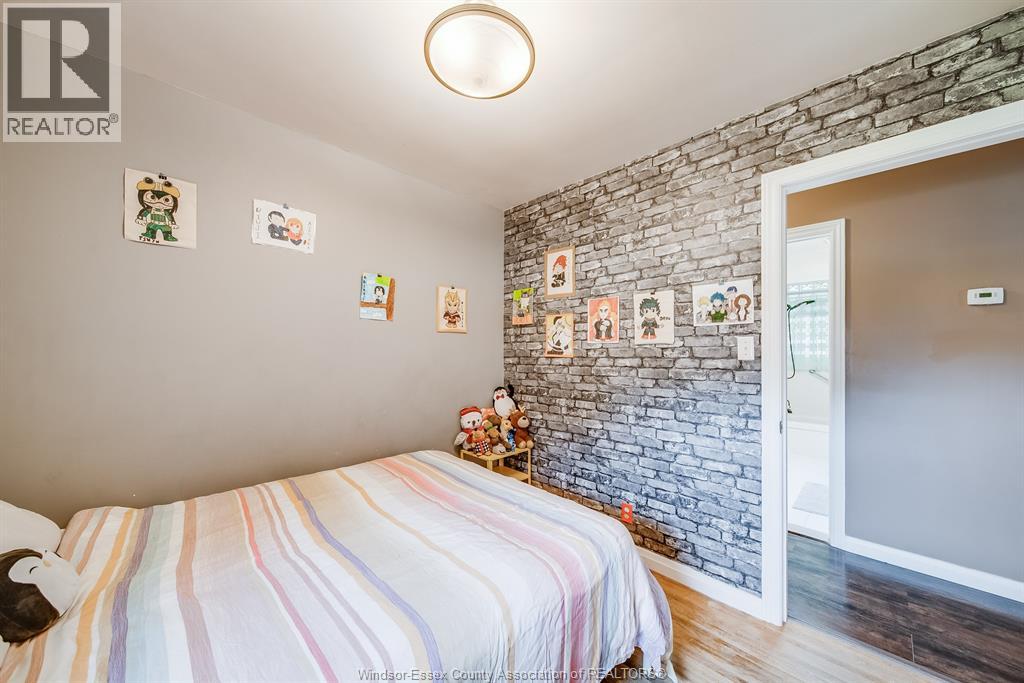 3063 BRUCE AVENUE - 24