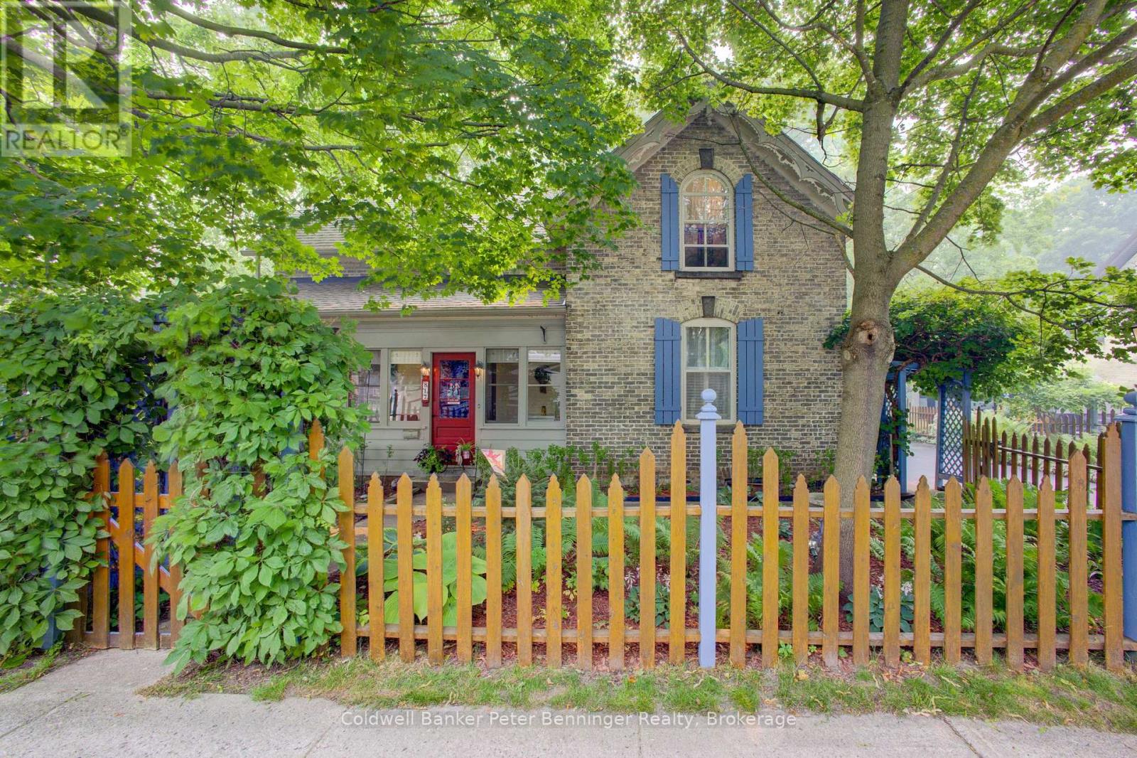 817 OLDE VICTORIA STREET - 1