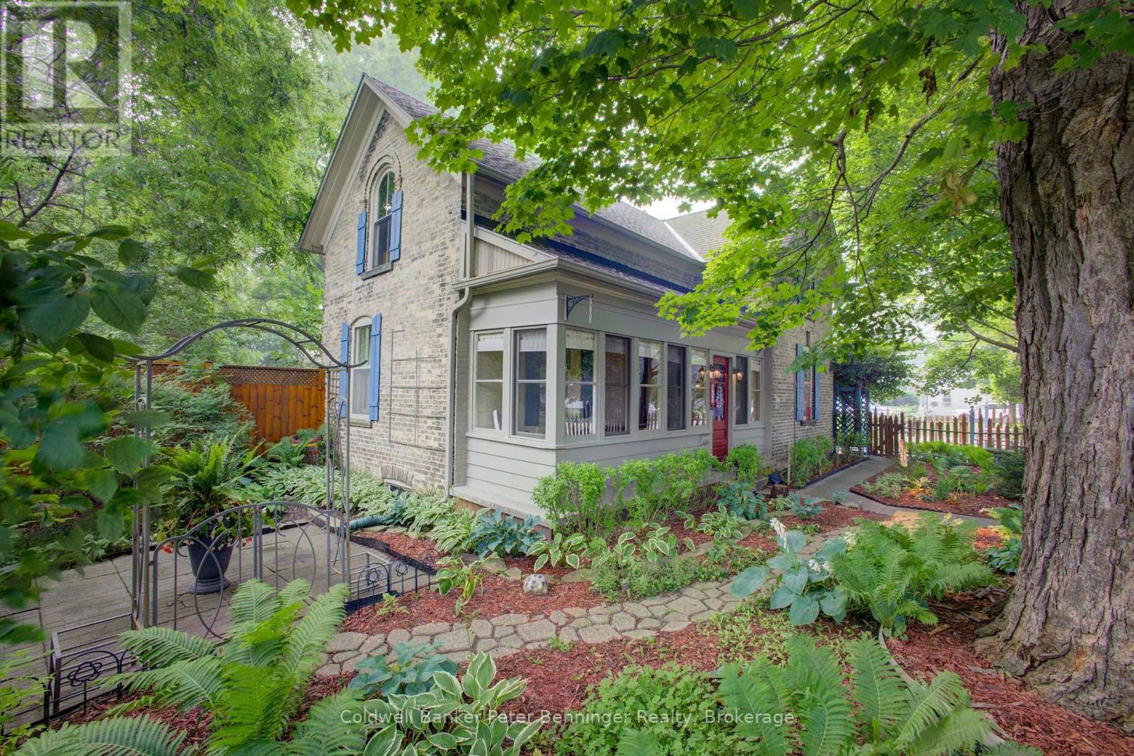 817 OLDE VICTORIA STREET - 2